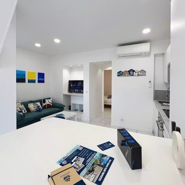 Little White House in Cannes – 2 BR + mezzanine duplex apartment close to Suquet