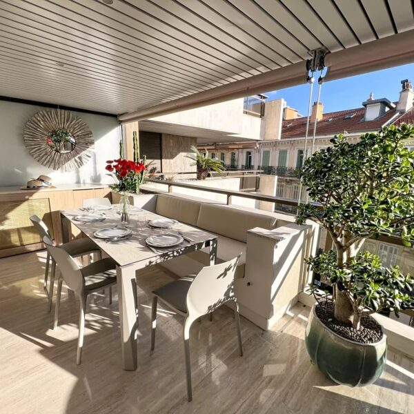 Gray d’Albion – Co Exclusive – Splendid 2BDR apartment with terrace and side sea view