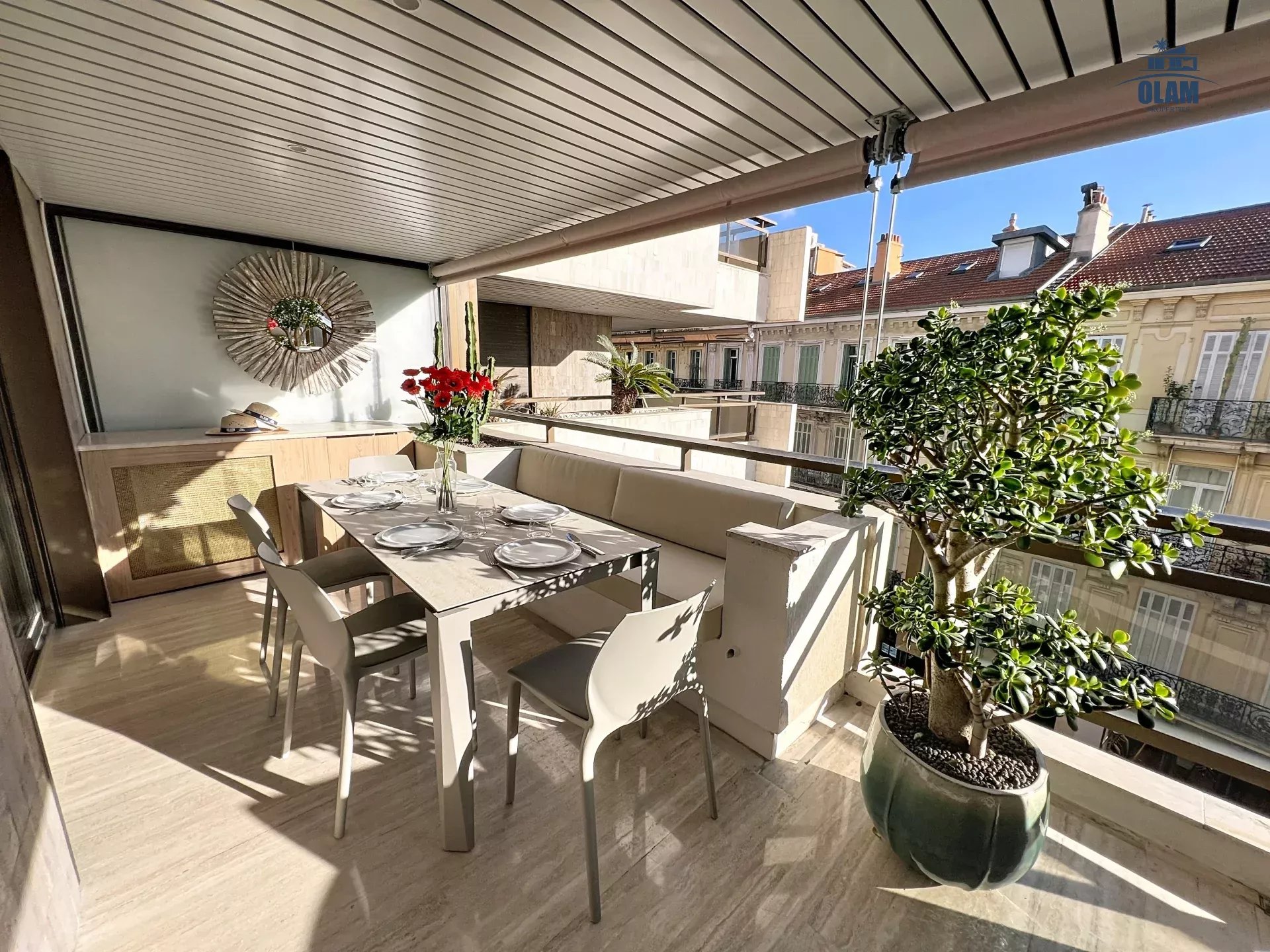 Gray d’Albion – Co Exclusive – Splendid 2BDR apartment with terrace and side sea view