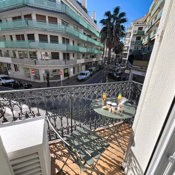 Cannes Banane : Cozy studio hyper centre avec balconnet rénové 2025