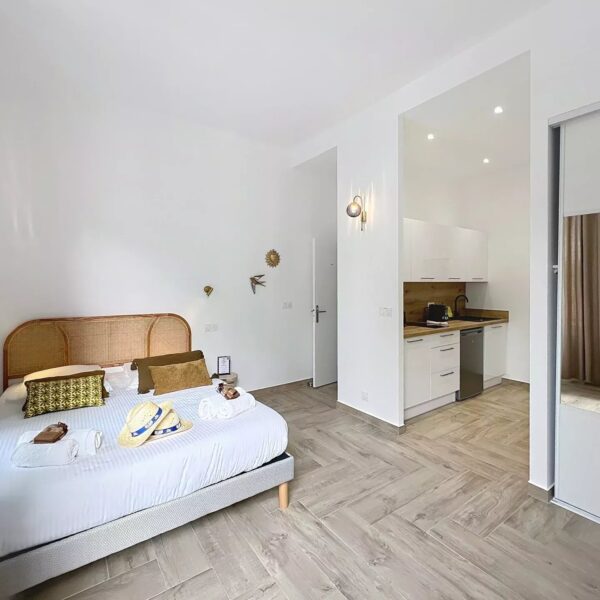 Cannes Banane : Cozy studio hyper centre avec balconnet rénové 2025