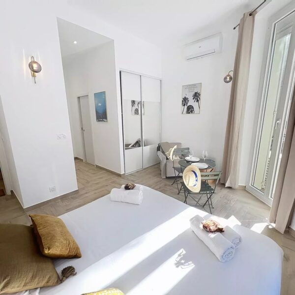 Cannes Banane: Cozy studio apartment in the city center with a small balcony, renovated in 2025