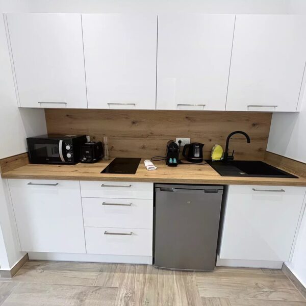 Cannes Banane: Cozy studio apartment in the city center with a small balcony, renovated in 2025