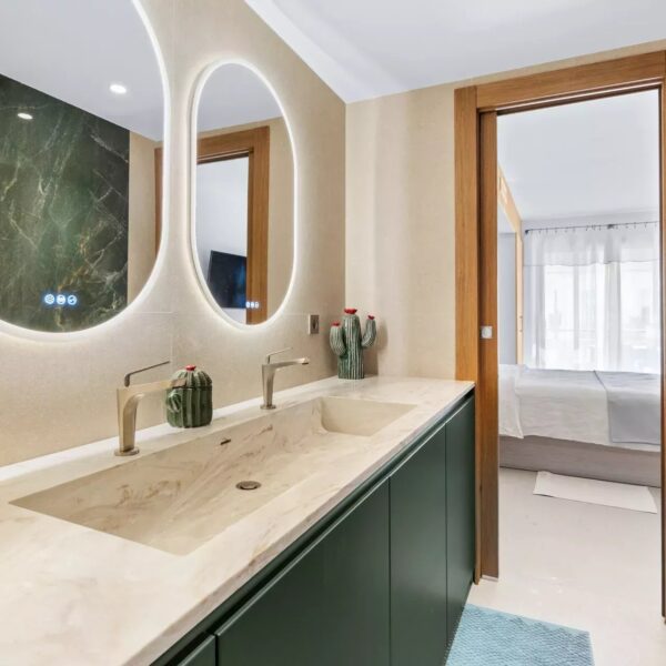 Gray d’Albion – Co Exclusive – Splendid 2BDR apartment with terrace and side sea view