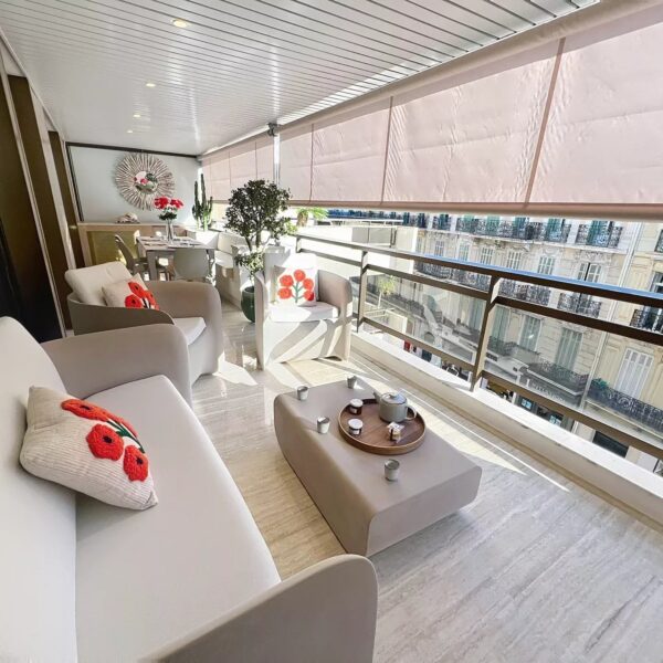 Gray d’Albion – Co Exclusive – Splendid 2BDR apartment with terrace and side sea view