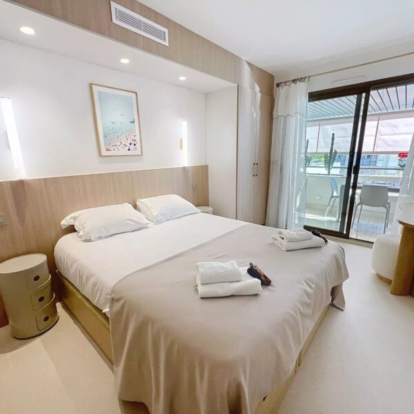 Gray d’Albion – Co Exclusive – Splendid 2BDR apartment with terrace and side sea view