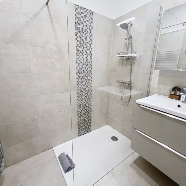 Little White House in Cannes – 2 BR + mezzanine duplex apartment close to Suquet