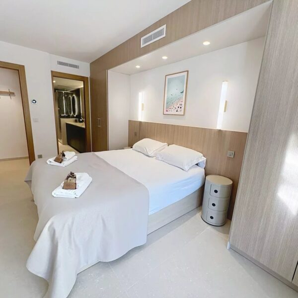 Gray d’Albion – Co Exclusive – Splendid 2BDR apartment with terrace and side sea view