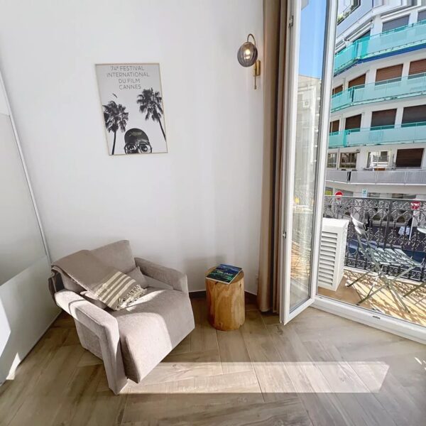 Cannes Banane: Cozy studio apartment in the city center with a small balcony, renovated in 2025