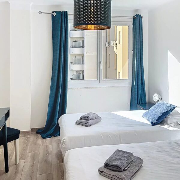 Cannes apartment: superb bright 4-room apartment, residence with elevator, open kitchen