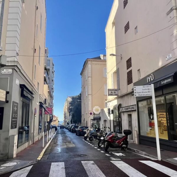 Trade funds Showroom / Shop, accessories and decoration, Cannes downtown