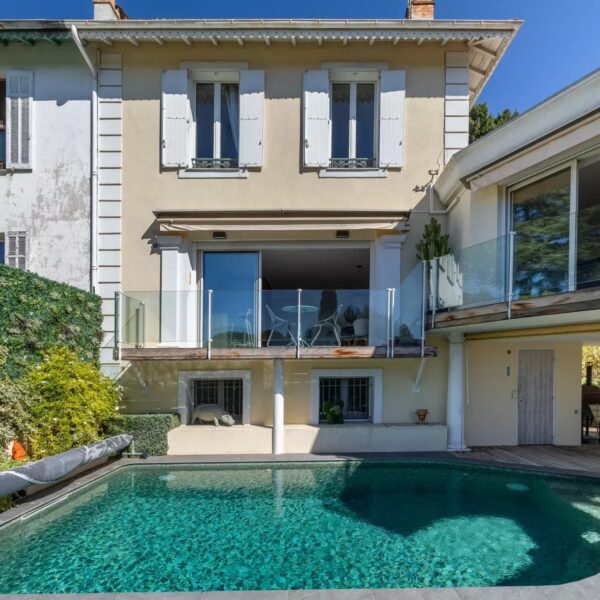 Villa de prestige Cannes – 4P expo Sud, piscine, jardin & vue mer