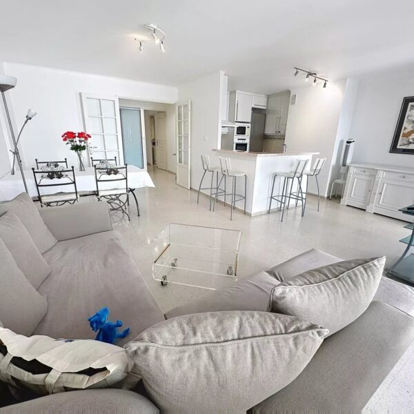 Cannes city center – 2BDR flat with terraces near Croisette & Palais des Festivals