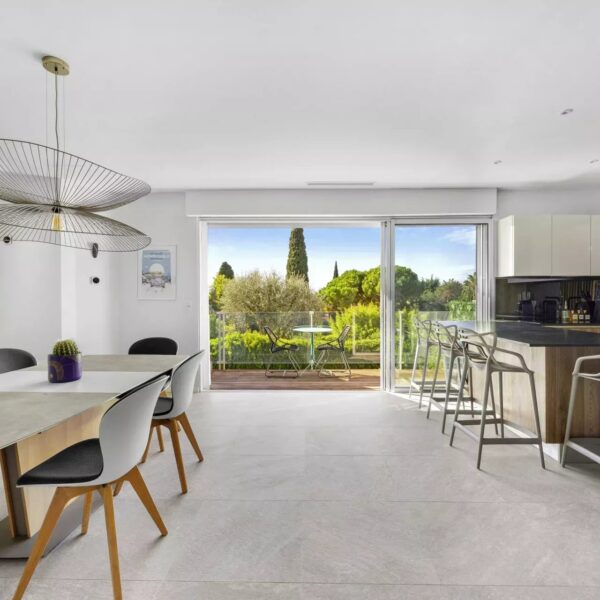 Prestigious Sea View Villa – An Exceptional Escape in Cannes