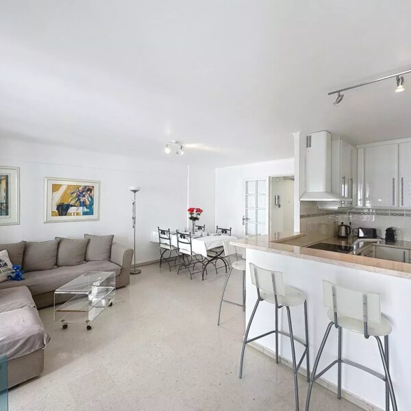 Cannes city center – 2BDR flat with terraces near Croisette & Palais des Festivals