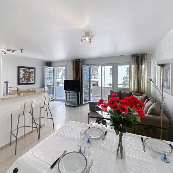 Cannes city center – 2BDR flat with terraces near Croisette & Palais des Festivals