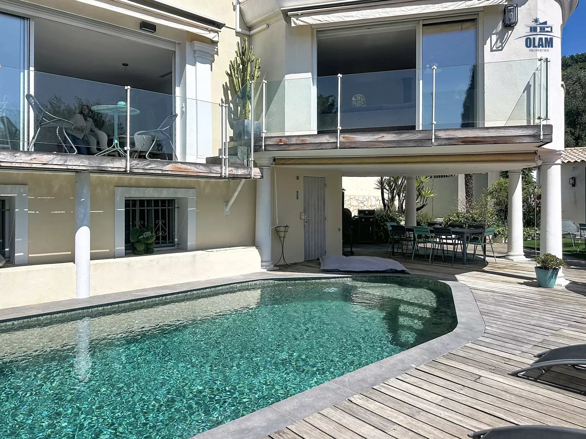 Villa de prestige Cannes – 4P expo Sud, piscine, jardin & vue mer
